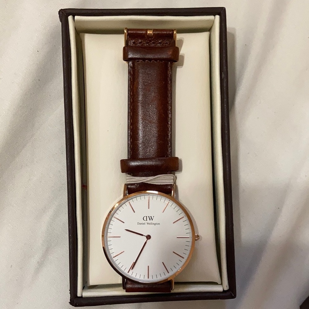Daniel Wellington leather strap watch